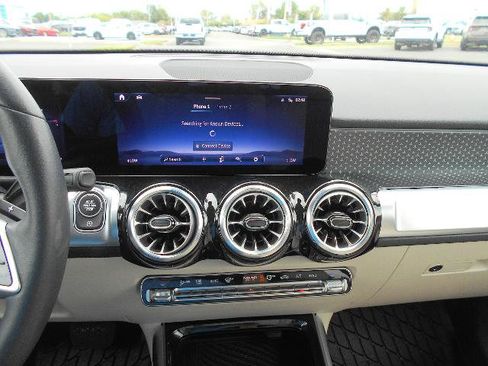 Used 2024 Mercedes-Benz GLB 250 4MATIC image 10