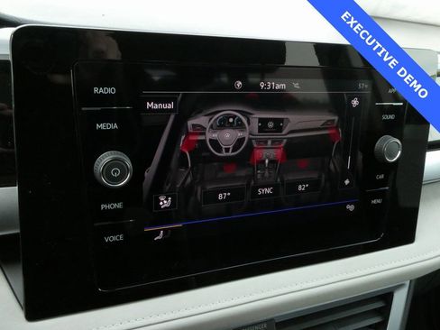 Certified 2025 Volkswagen Taos SE image 7