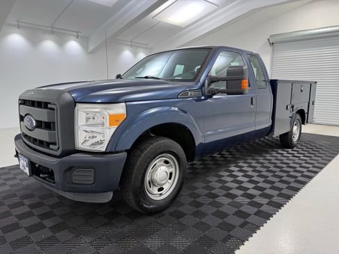 Used 2016 Ford F250 XL w/ Power Equipment Group RWD image 3