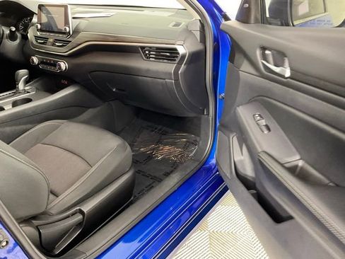 Used 2025 Nissan Altima 2.5 SV FWD image 18