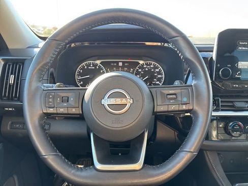 Used 2025 Nissan Pathfinder SL image 14