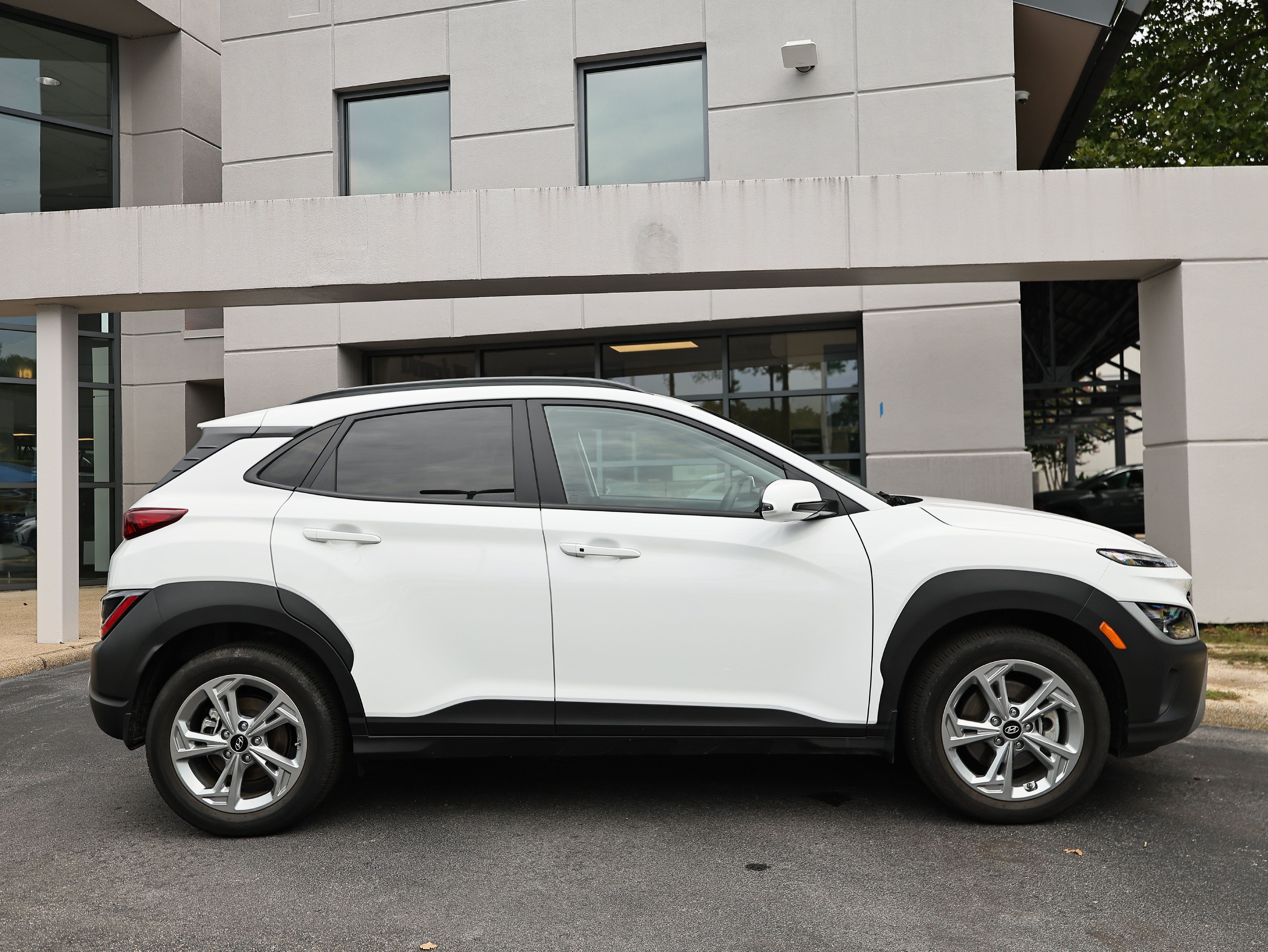 Used 2023 Hyundai Kona SEL w/ Cargo Package AWD/4WD image 4