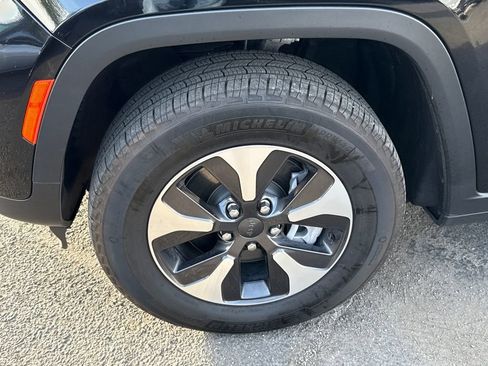 Used 2023 Jeep Grand Cherokee 4WD 4xe image 7