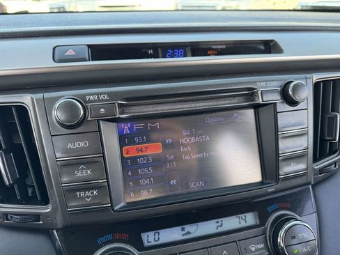 Used 2013 Toyota RAV4 XLE image 28