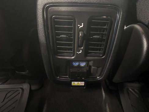 Used 2022 Jeep Grand Cherokee Limited AWD/4WD image 18