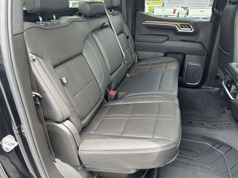 Used 2022 Chevrolet Silverado 1500 High Country w/ High Country Premium Package image 17