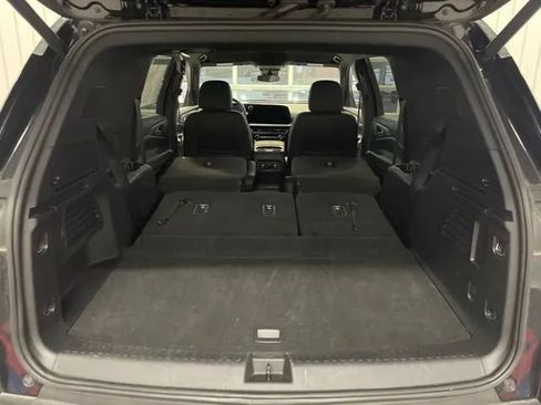 Used 2025 Chevrolet Traverse LT FWD image 19