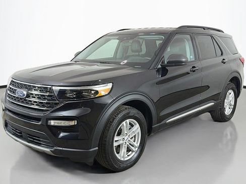 Used 2024 Ford Explorer XLT w/ Equipment Group 202A AWD/4WD image 8