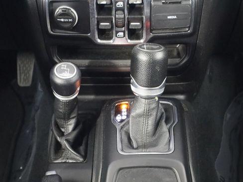 Used 2022 Jeep Wrangler Unlimited Sport AWD/4WD image 25