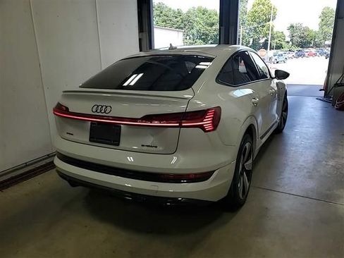 Used 2021 Audi e-tron Prestige w/ Prestige Package AWD/4WD image 16