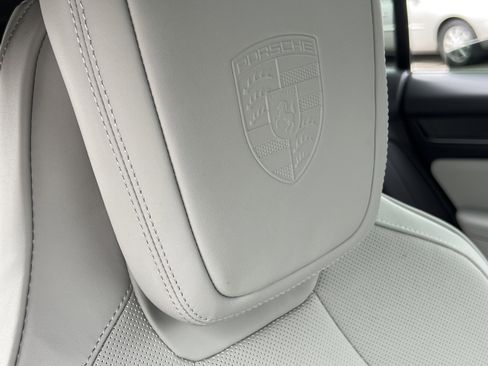 New 2026 Porsche Macan 4 Electric image 33