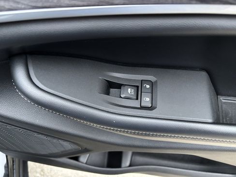 Used 2023 Jeep Grand Cherokee Limited w/ Luxury Tech Group II image 32