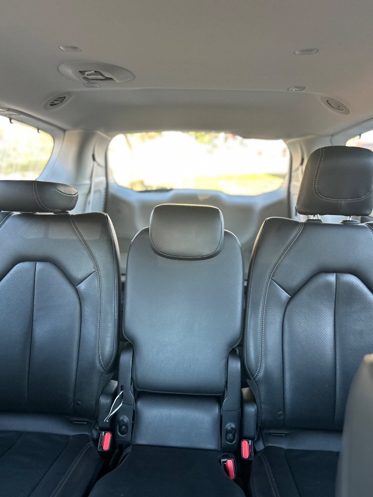 Used 2019 Chrysler Pacifica Touring-L Plus w/ Advanced Safetytec Group FWD image 19