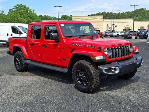 Used 2025 Jeep Gladiator Sport AWD/4WD image 1