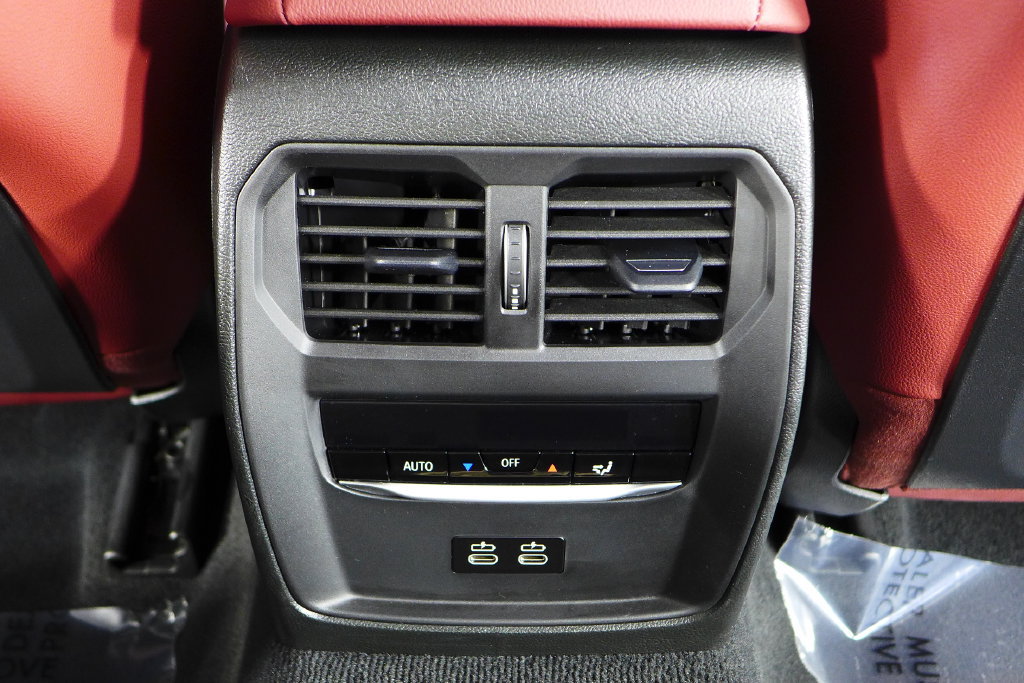 Certified 2024 BMW 330i Sedan w/ Convenience Package RWD image 24
