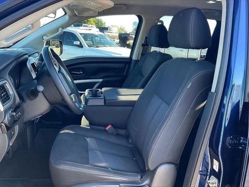 Used 2018 Nissan Titan SV image 24