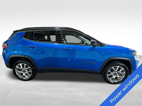 Used 2025 Jeep Compass Limited AWD/4WD image 4