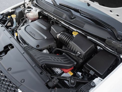 Used 2024 Chrysler Pacifica Touring-L image 44