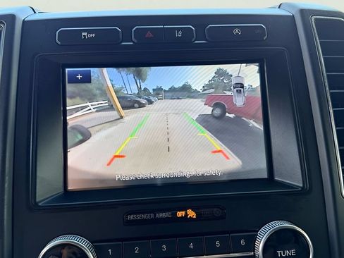 Used 2021 Ford Expedition Max Limited RWD image 4