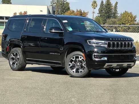 Used 2023 Jeep Wagoneer Series III w/ Preferred Equipment Group image 2