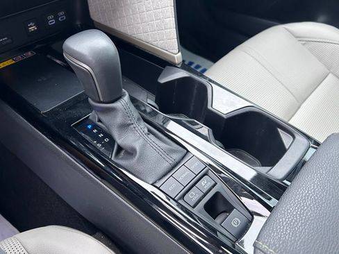 Used 2025 Toyota Camry XLE FWD image 32