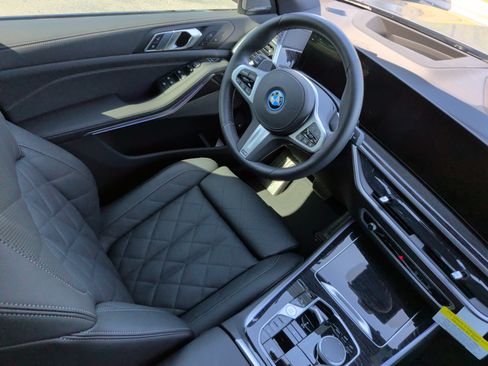 Certified 2026 BMW X5 xDrive50e w/ M Sport Package AWD/4WD image 38