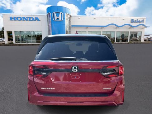 Used 2026 Honda Odyssey Touring image 4