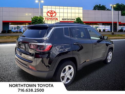 Used 2023 Jeep Compass Latitude w/ Convenience Group AWD/4WD image 10