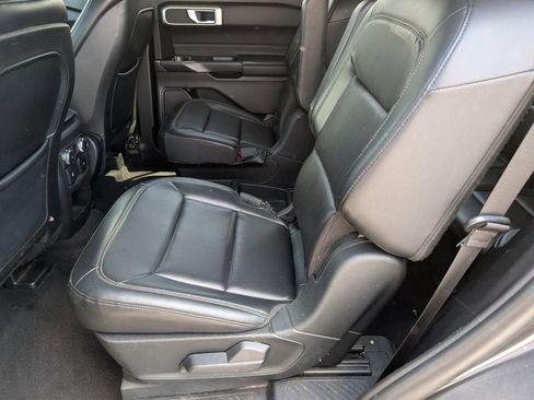 Used 2020 Ford Explorer XLT w/ Equipment Group 202A image 10