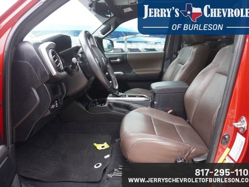 Used 2016 Toyota Tacoma Limited w/ Towing Package AWD/4WD image 7