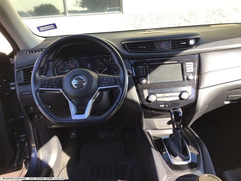 Used 2018 Nissan Rogue SV w/ Sun & Sound Touring Package image 13