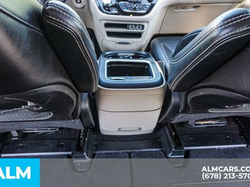 Used 2023 Chrysler Pacifica Touring-L FWD image 32