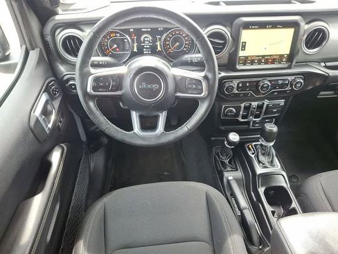 Used 2022 Jeep Wrangler Unlimited Sahara w/ LED Lighting Group AWD/4WD image 19