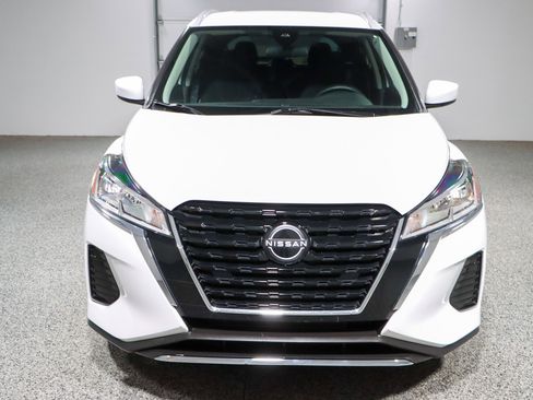 Used 2023 Nissan Kicks SV image 4