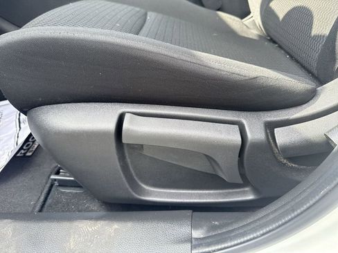 Used 2020 Nissan Rogue Sport S image 12