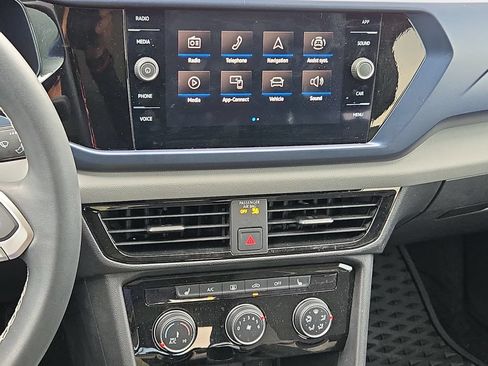 Used 2023 Volkswagen Taos SE w/ Panoramic Sunroof Package FWD image 22