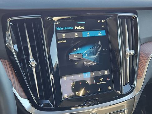 Used 2025 Volvo S60 T8 Plus image 9