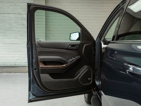 Used 2019 Chevrolet Suburban LT image 31