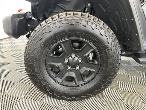 Used 2023 Jeep Gladiator Mojave w/ Cold Weather Group image 13