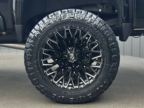 Used 2025 GMC Sierra 3500 Denali image 12