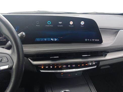 Used 2024 Cadillac XT4 Premium Luxury image 12