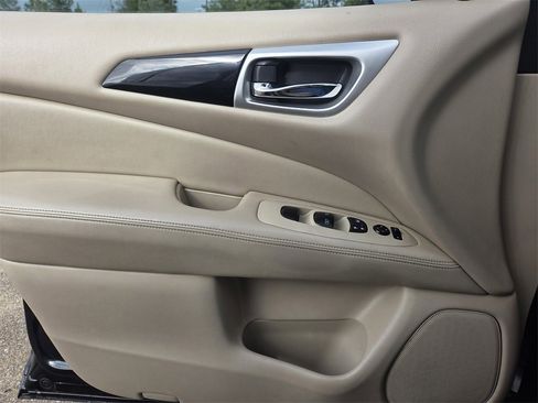 Used 2020 Nissan Pathfinder SV w/ Cargo Package image 14