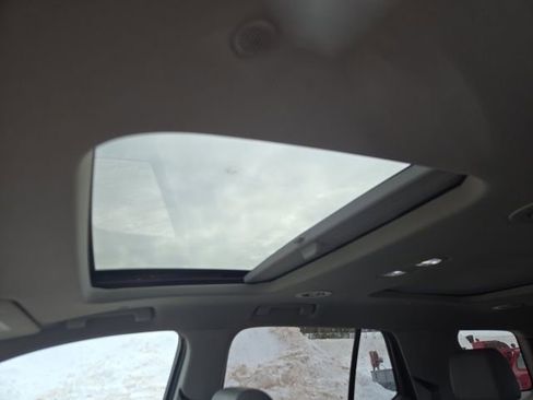 Used 2019 Chevrolet Traverse Premier image 16