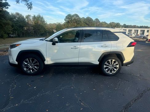 Used 2021 Toyota RAV4 XLE Premium image 2