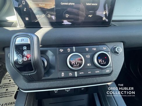 Used 2023 Land Rover Defender 110 SE image 34