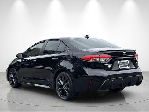 Used 2023 Toyota Corolla SE FWD image 3