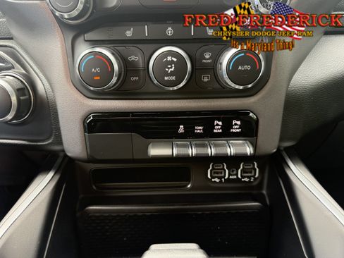 Used 2020 RAM 1500 Big Horn AWD/4WD image 13