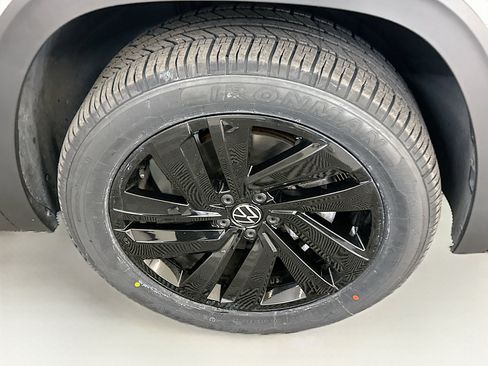 Used 2022 Volkswagen Atlas Cross Sport SE image 11