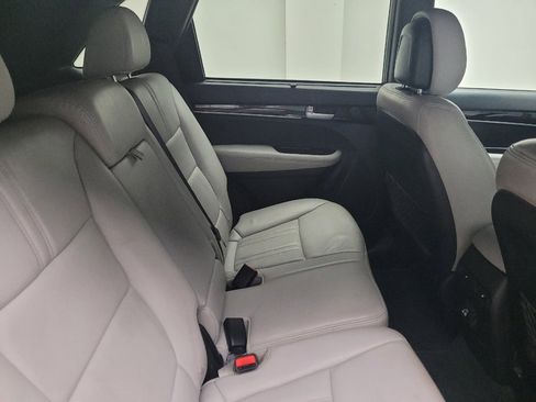 Used 2015 Kia Sorento SX image 19