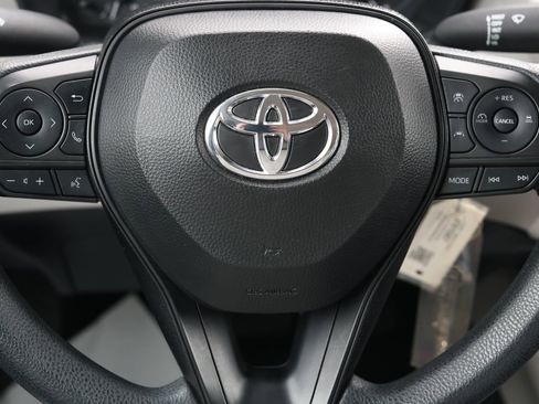 Used 2024 Toyota Corolla Cross L AWD/4WD image 17